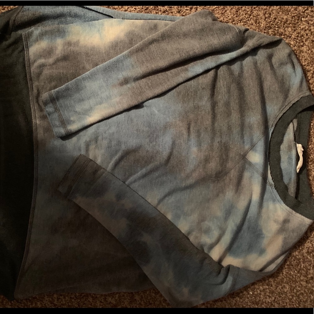 Long sleeve/light sweatshirt